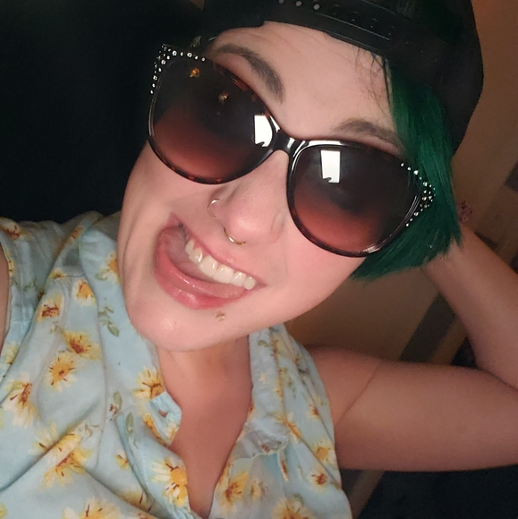 Meet your Posher, Heather - Picture 1 of 1